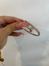 Load image into Gallery viewer, Rose Gold bling nail bracelet
